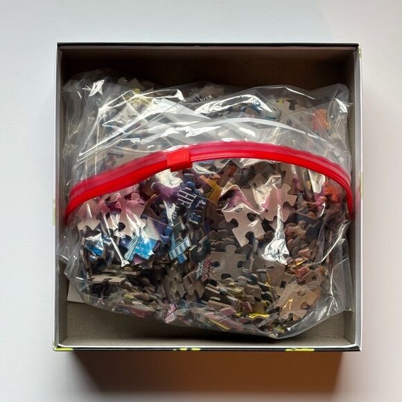 MasterPieces Glow in the Dark Seek & Find 500 Piece Jigsaw Puzzle COMPLETE - Picture 3 of 9